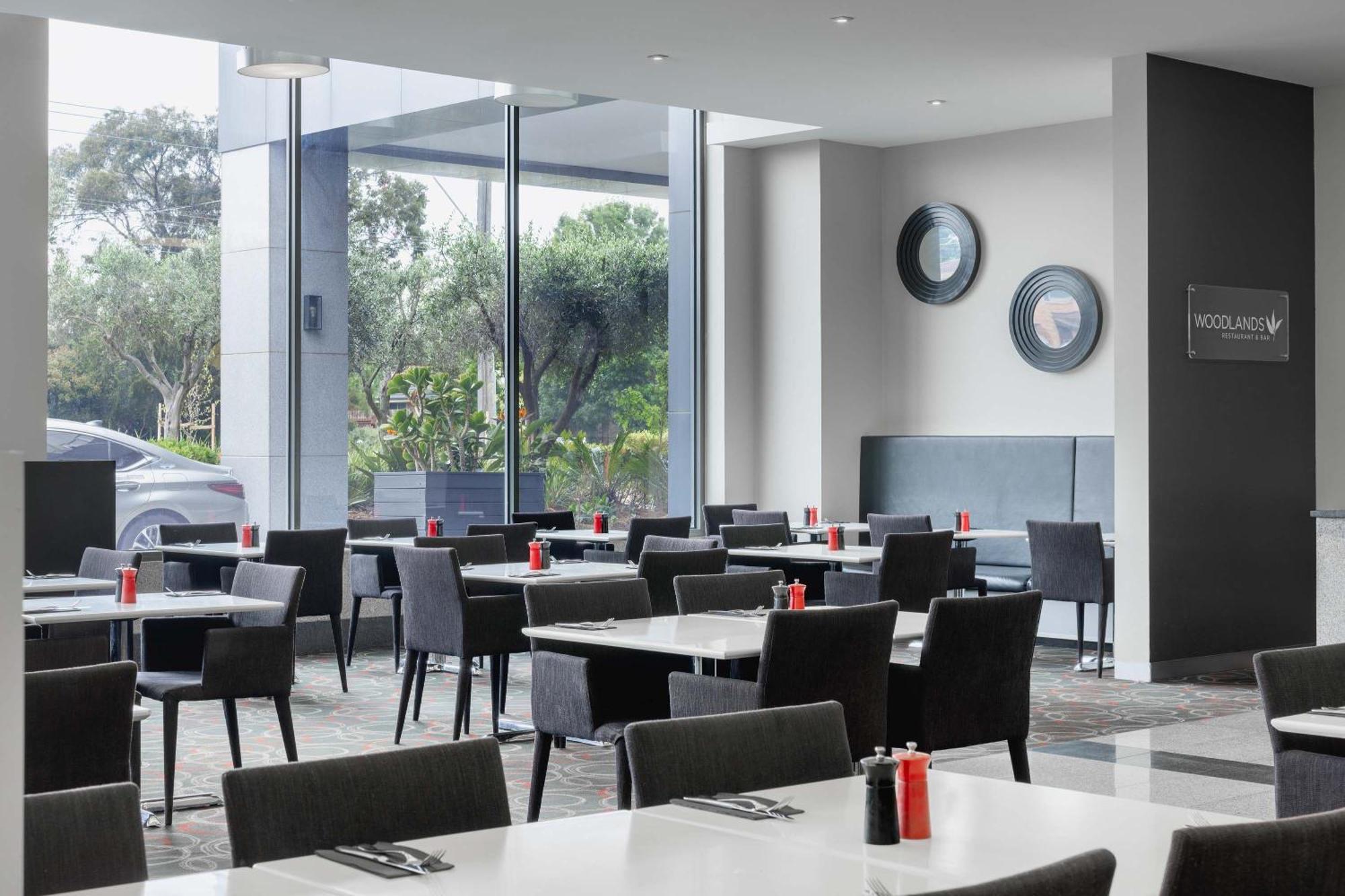 Mantra Melbourne Airport Hotel Exterior photo